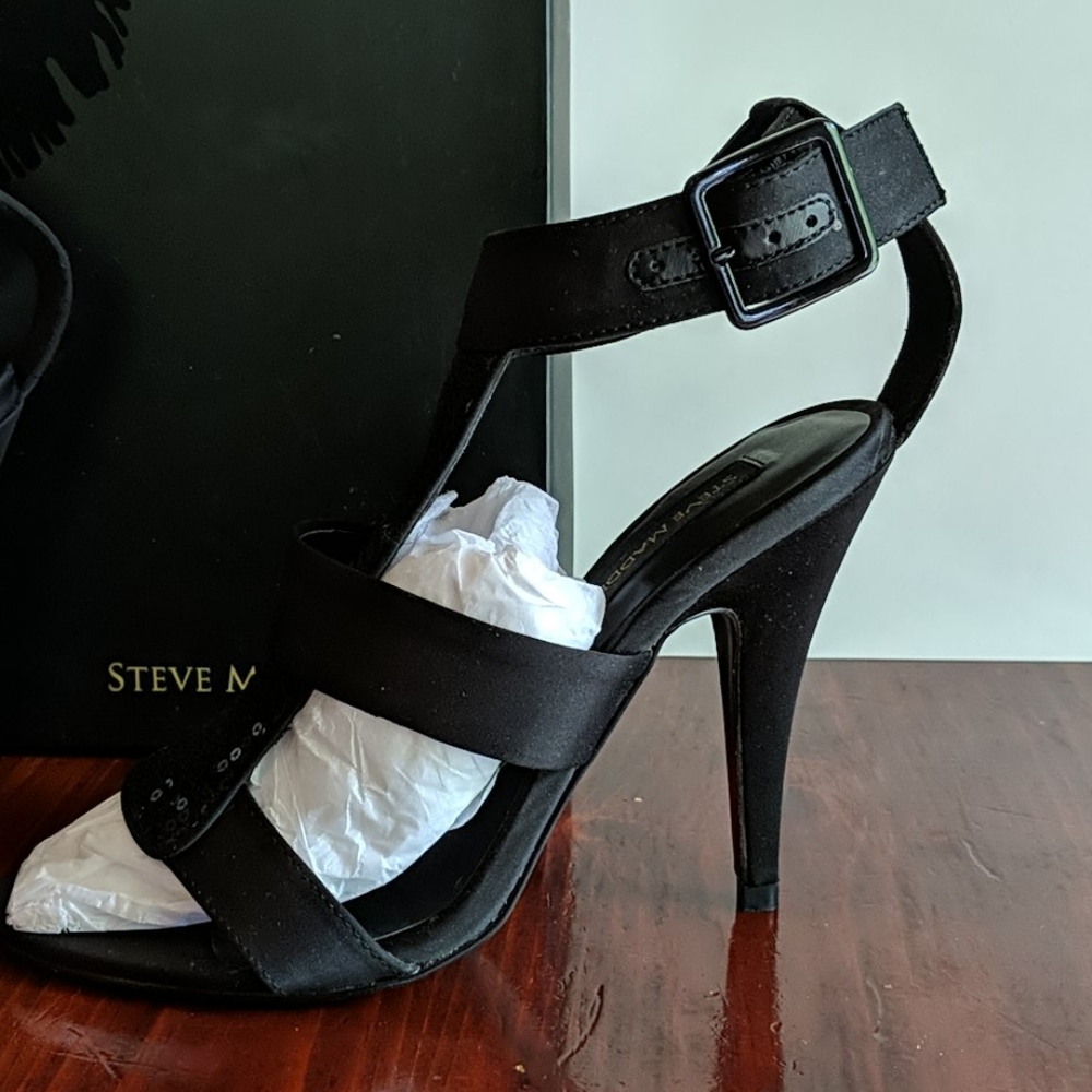 Heels - Picture 5 of 6